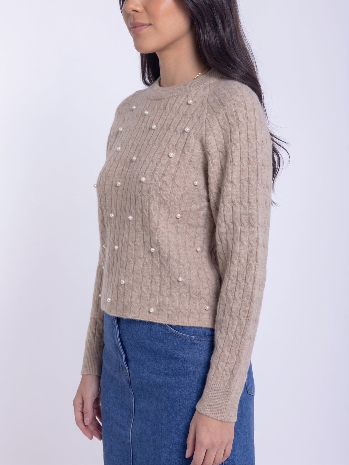 Suéter beige acanalado tejido con brillos decorativos