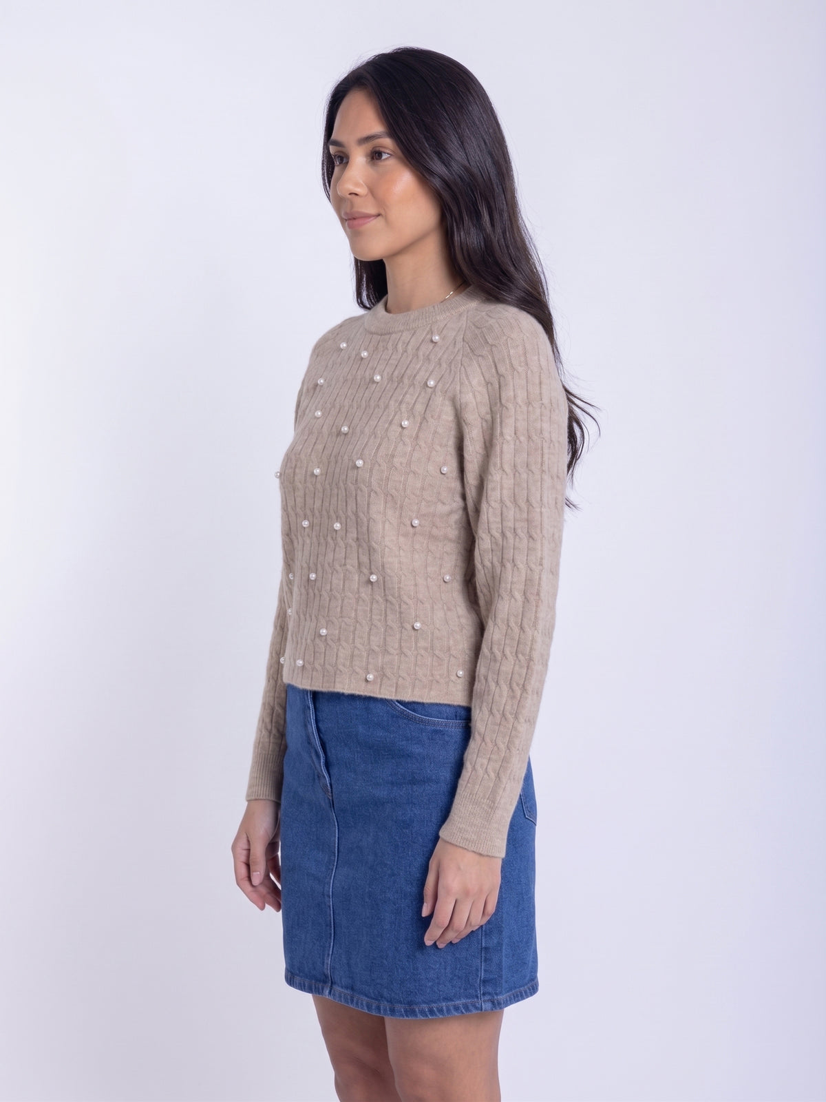 Suéter beige acanalado tejido con brillos decorativos
