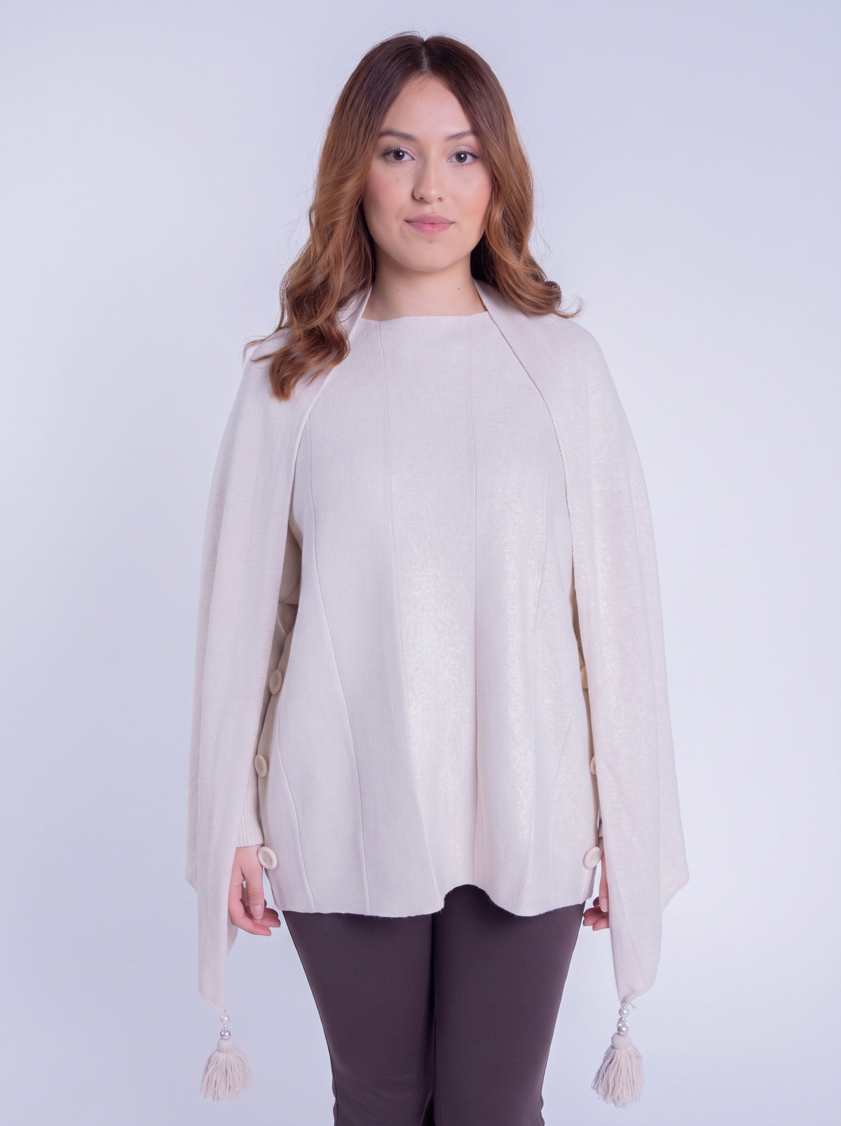 Suéter beige cuello redondo con bufanda