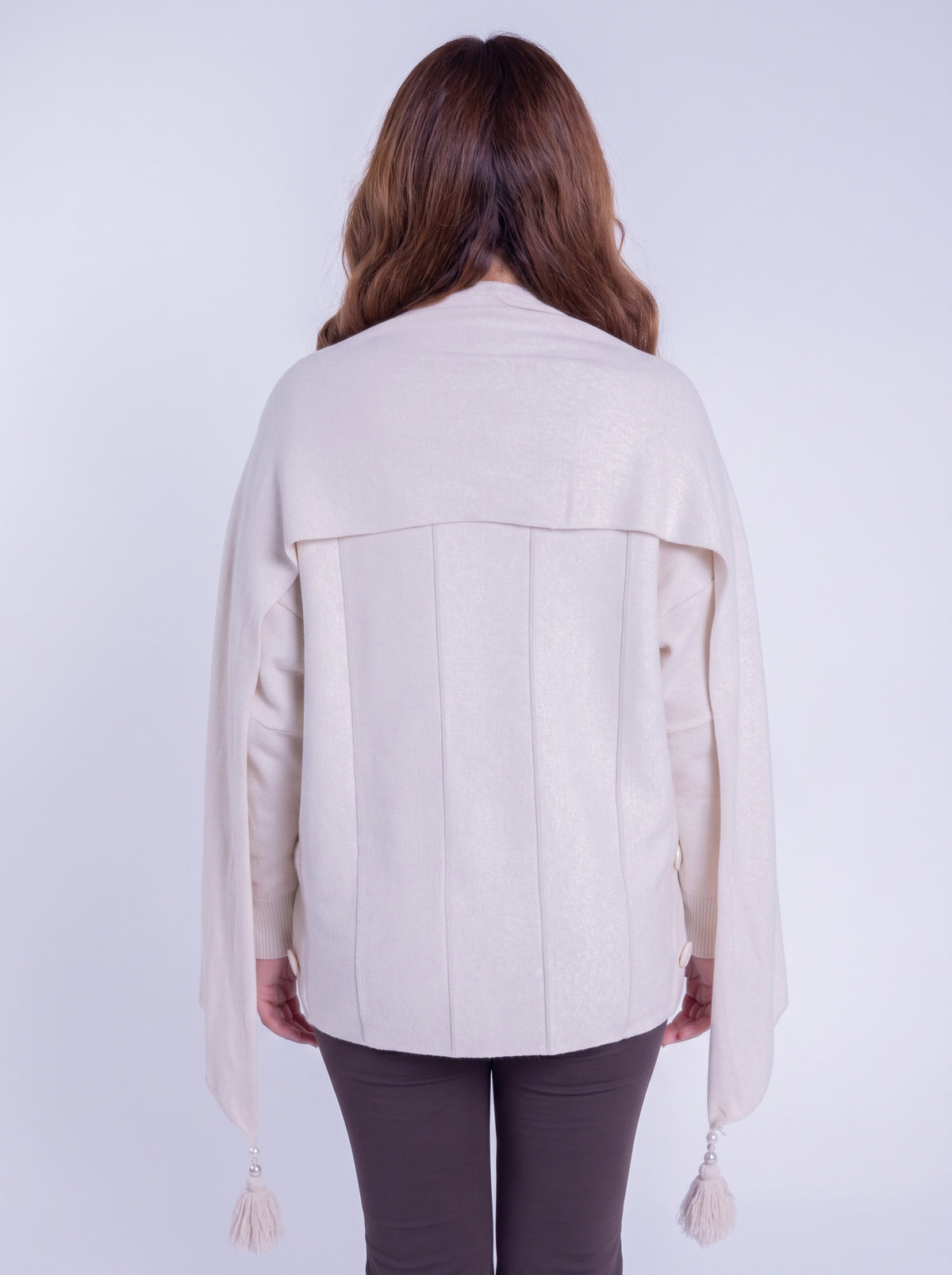 Suéter beige cuello redondo con bufanda