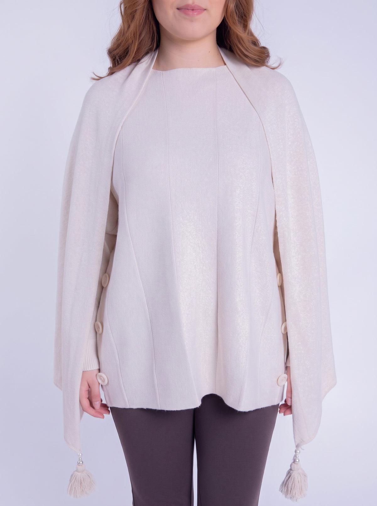 Suéter beige cuello redondo con bufanda