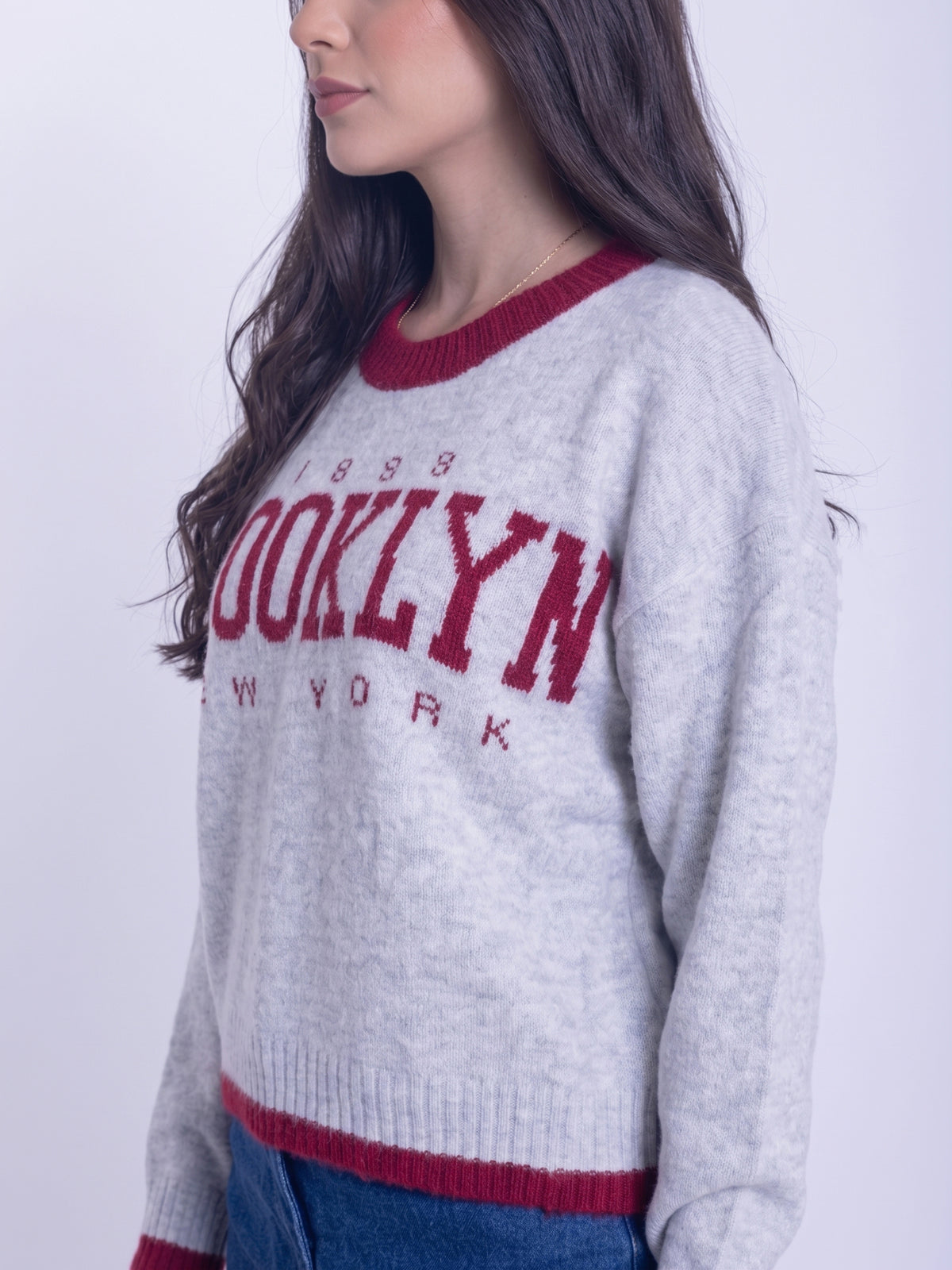Sueter estilo sudadera con cuello redondo contrastes de color en rojo