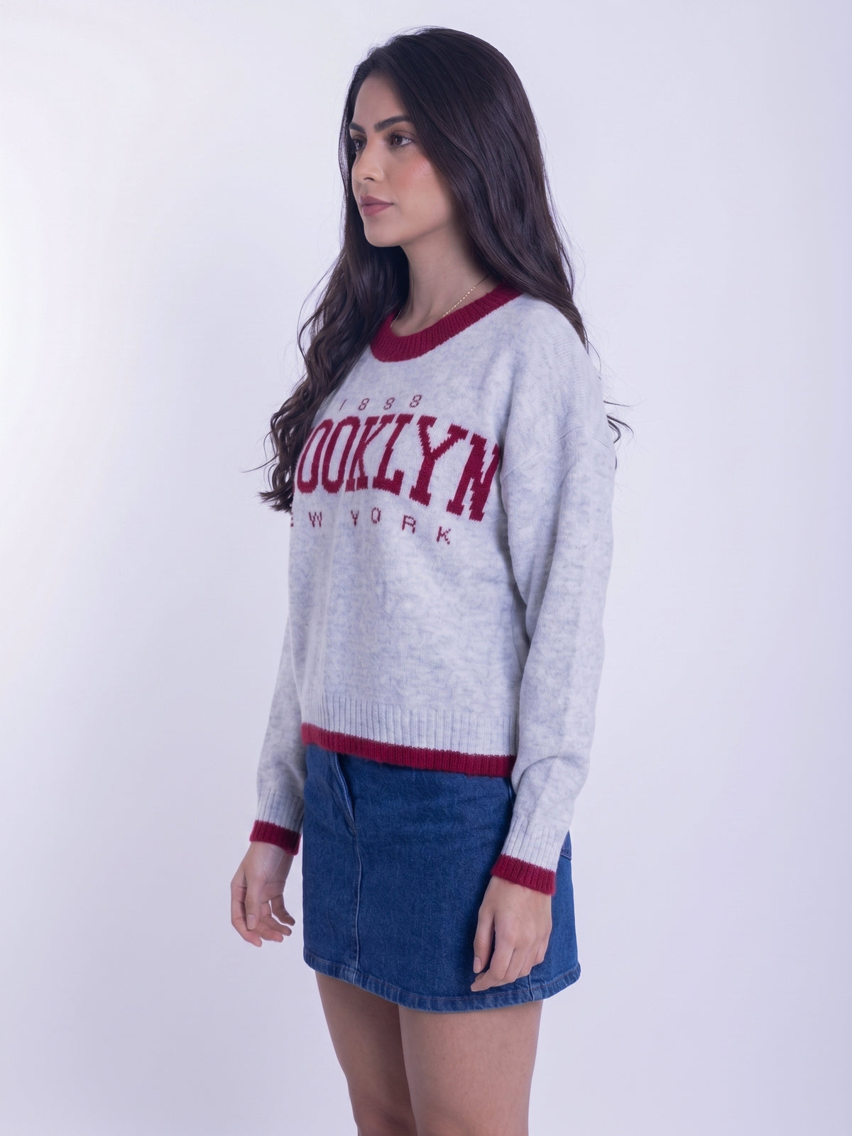 Sueter estilo sudadera con cuello redondo contrastes de color en rojo