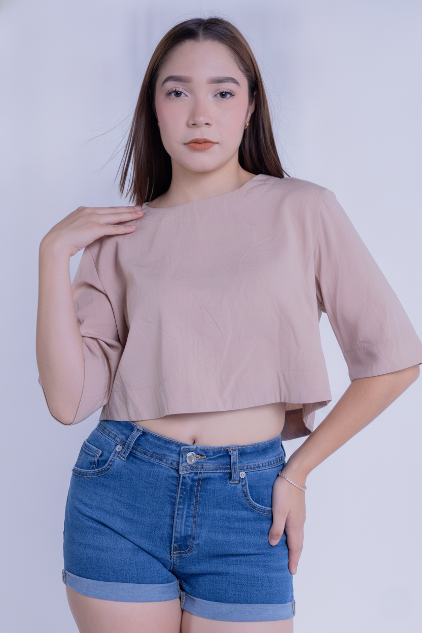 Blusa cafe con escote en la espalda