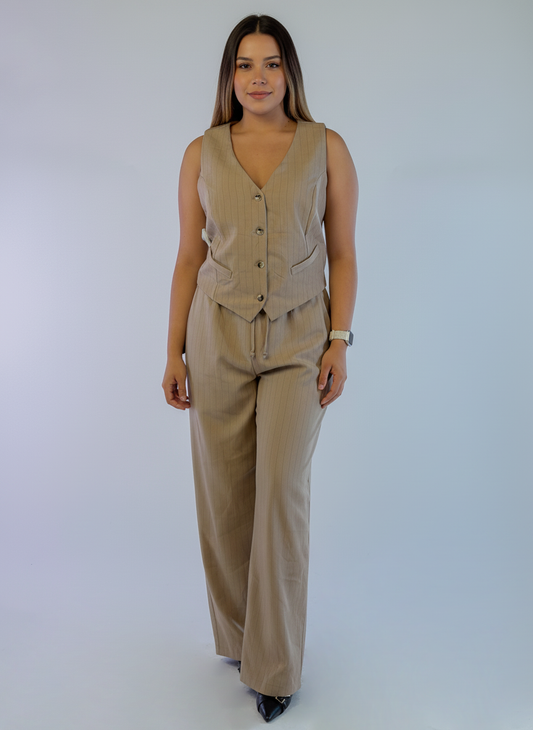 Conjunto beige de líneas verticales de pantalon y chaleco