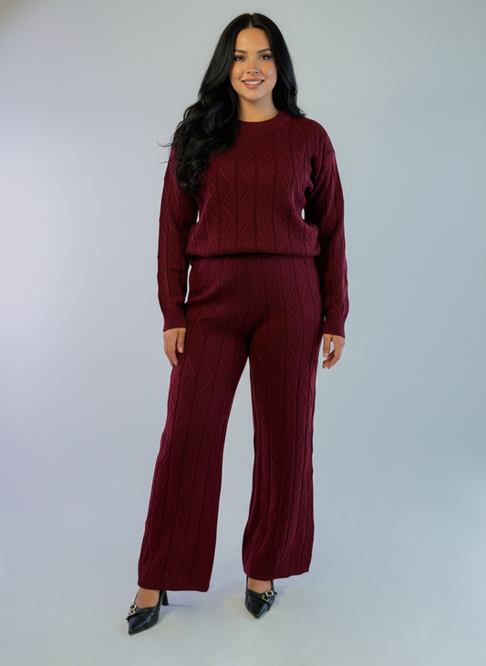 Conjunto calientito tipo suéter guinda de pantalonera y blusa