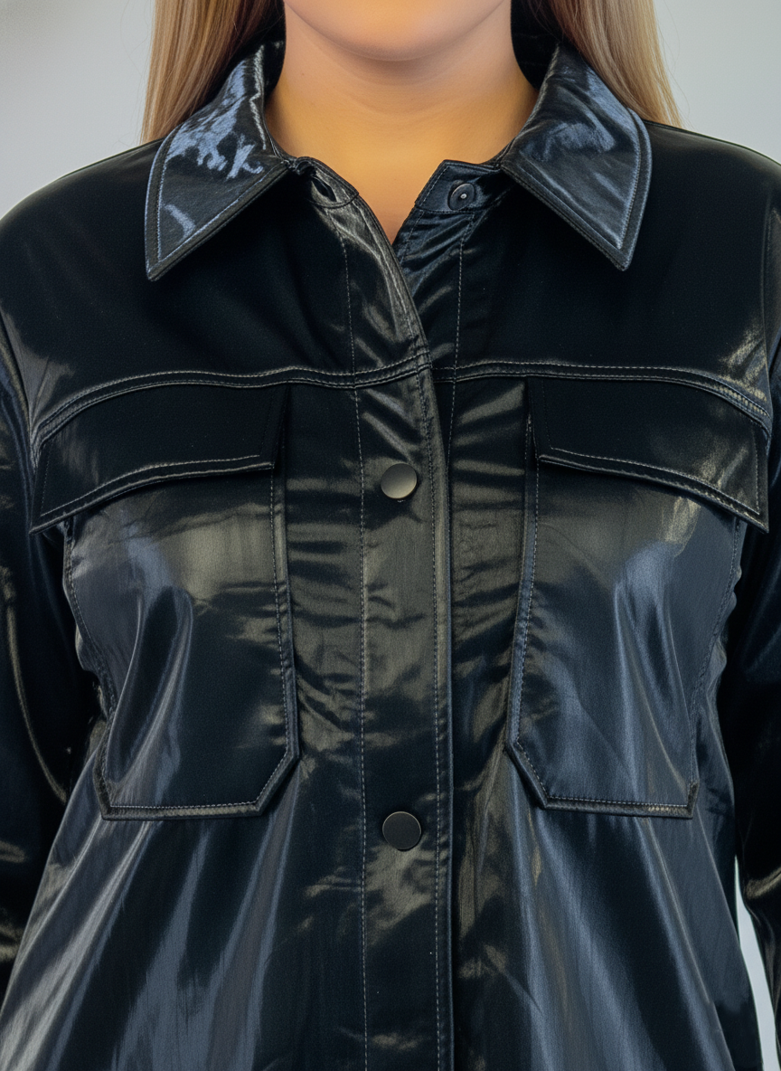 Blusa de vinipiel abotonada manga larga