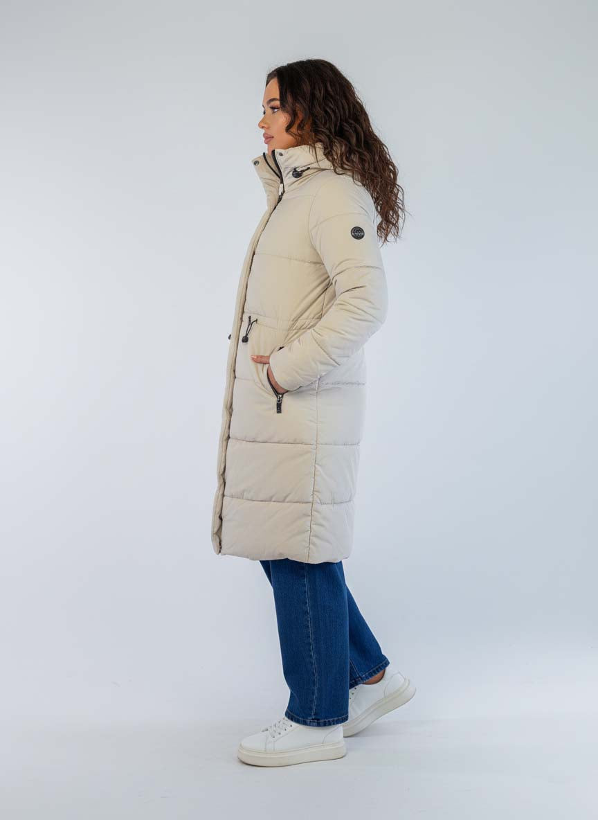 Chamarra beige larga con ajuste de fruncido y gorro