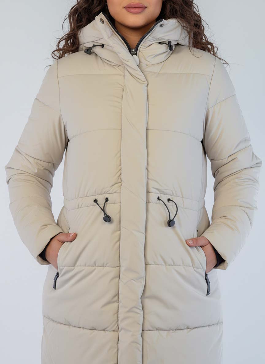 Chamarra beige larga con ajuste de fruncido y gorro