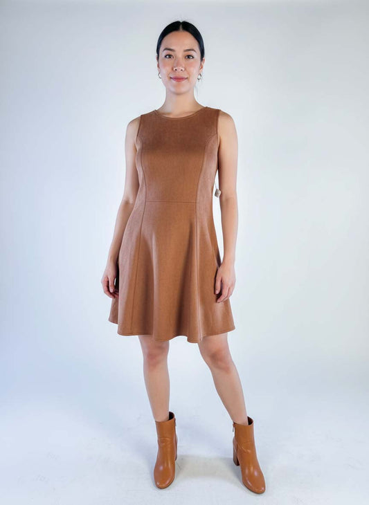 Vestido seccionado de cuello redondo