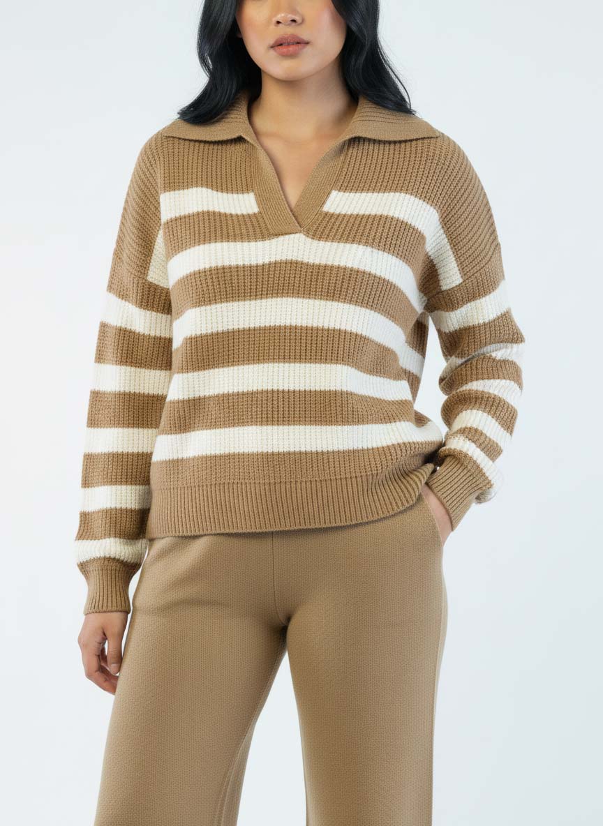 Conjunto beige de dos piezas de suéter tipo polo y pantalonera