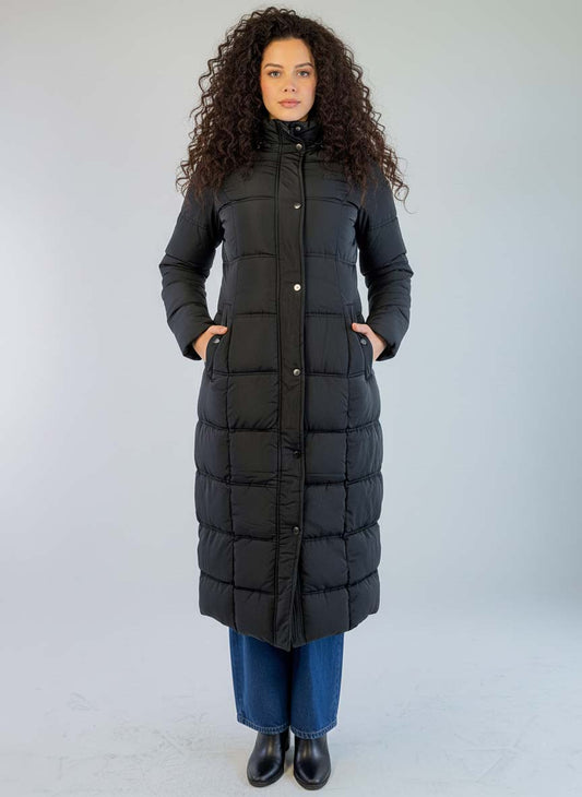 Chamarra negra al tobillo tipo capitoneada