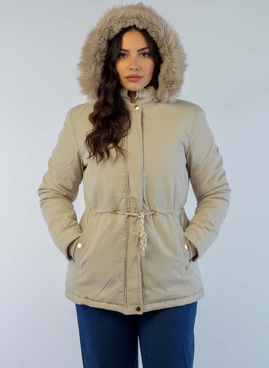 Chamarra beige con zipper y pretina en cintura