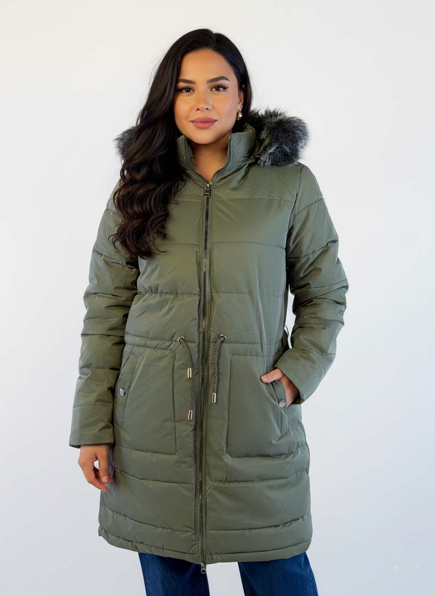 Chamarra capitoneada verde larga con elástico en cintura