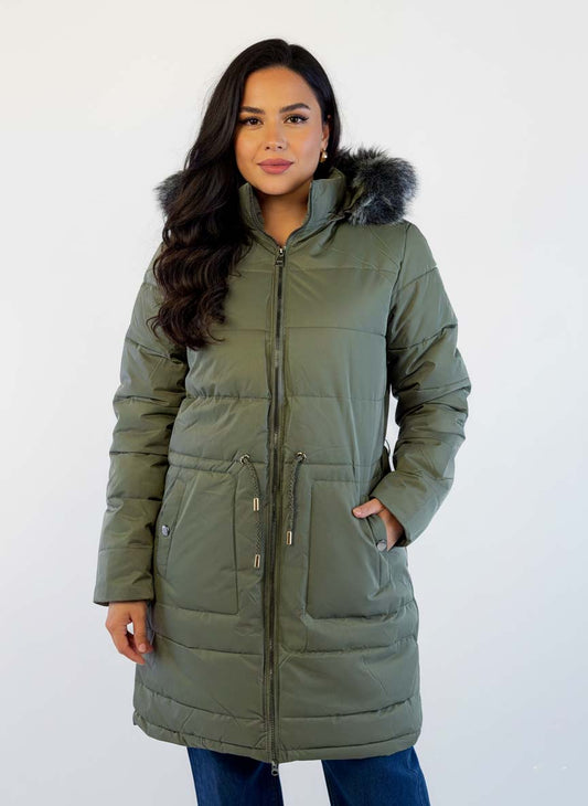 Chamarra capitoneada verde larga con elástico en cintura