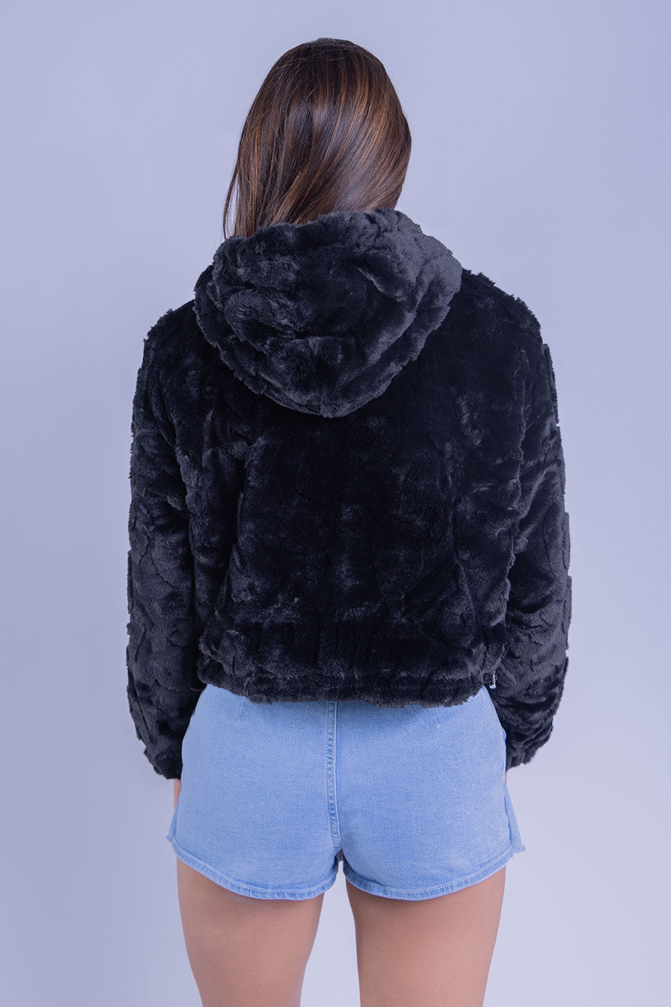 Chamarra de peluche negra