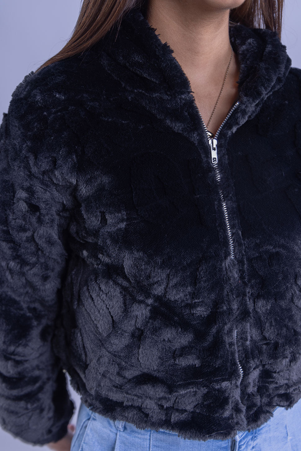 Chamarra de peluche negra