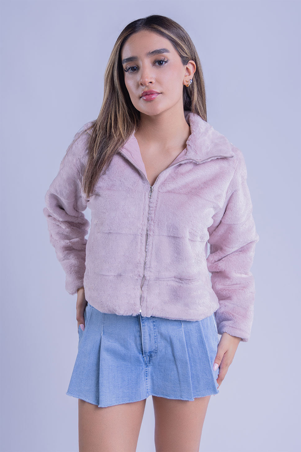 Chamarra de peluche rosa con ziper