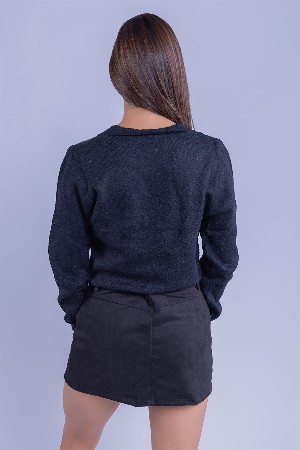 Suéter negro con bordado de osito