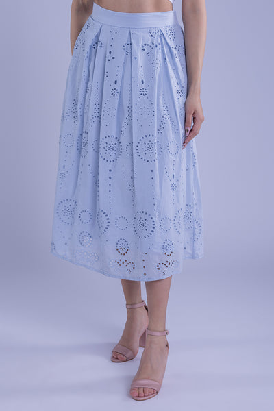 Falda larga  azul perforada