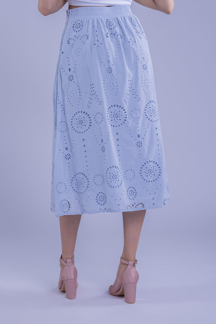 Falda larga  azul perforada