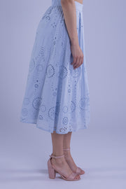 Falda larga  azul perforada