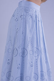 Falda larga  azul perforada
