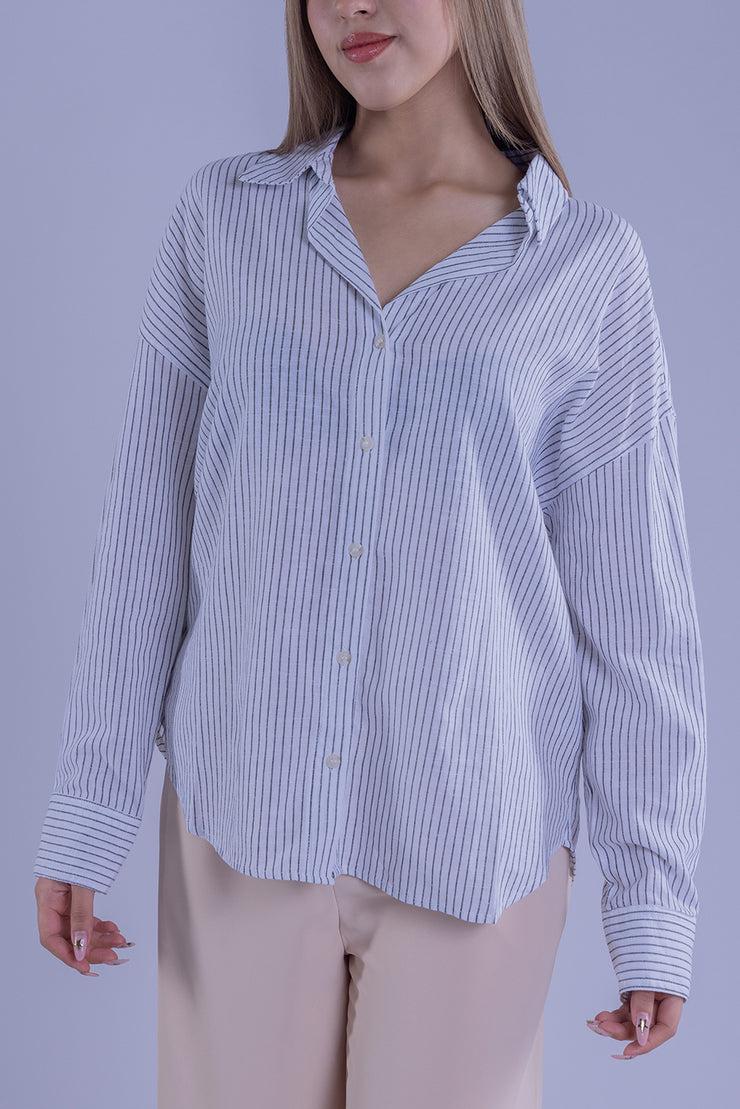 Camisa blanca de rayas