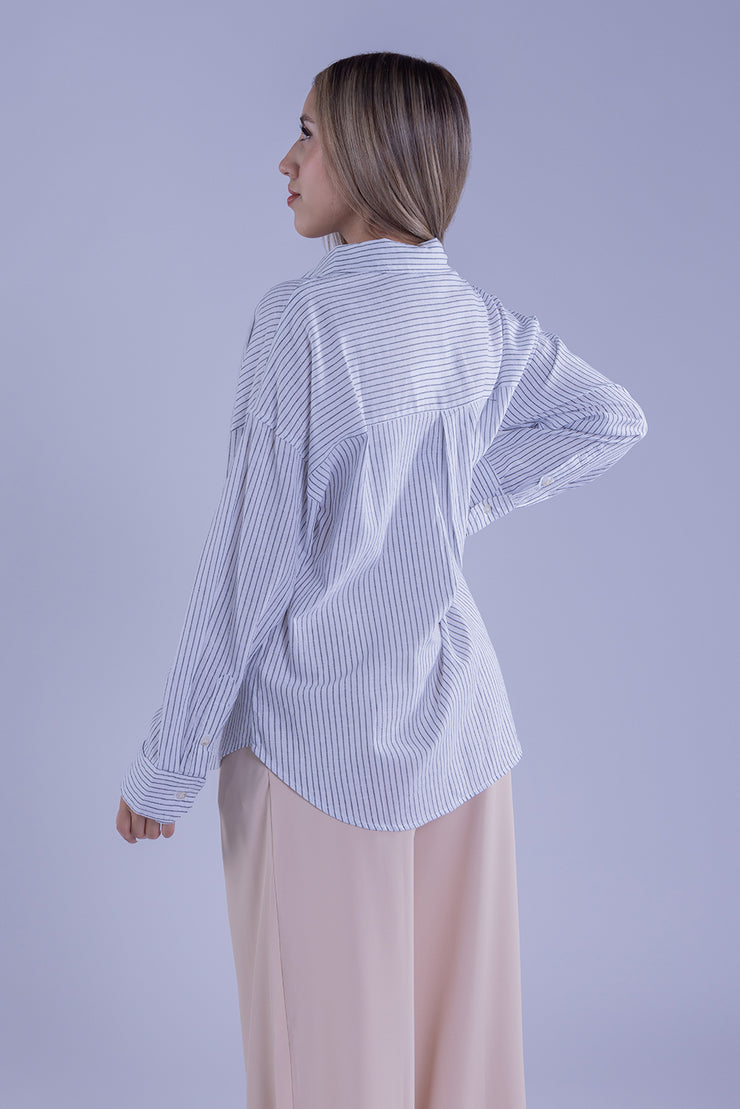 Camisa blanca de rayas