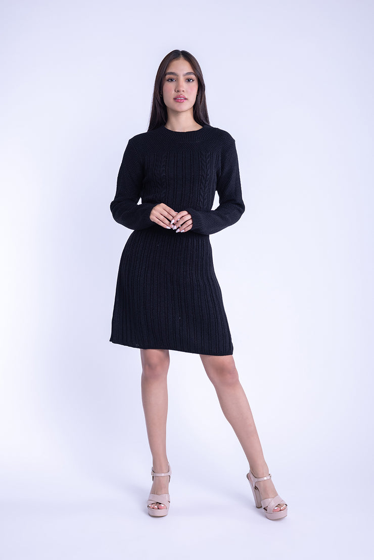 Vestido negro con figuras tipo tejido