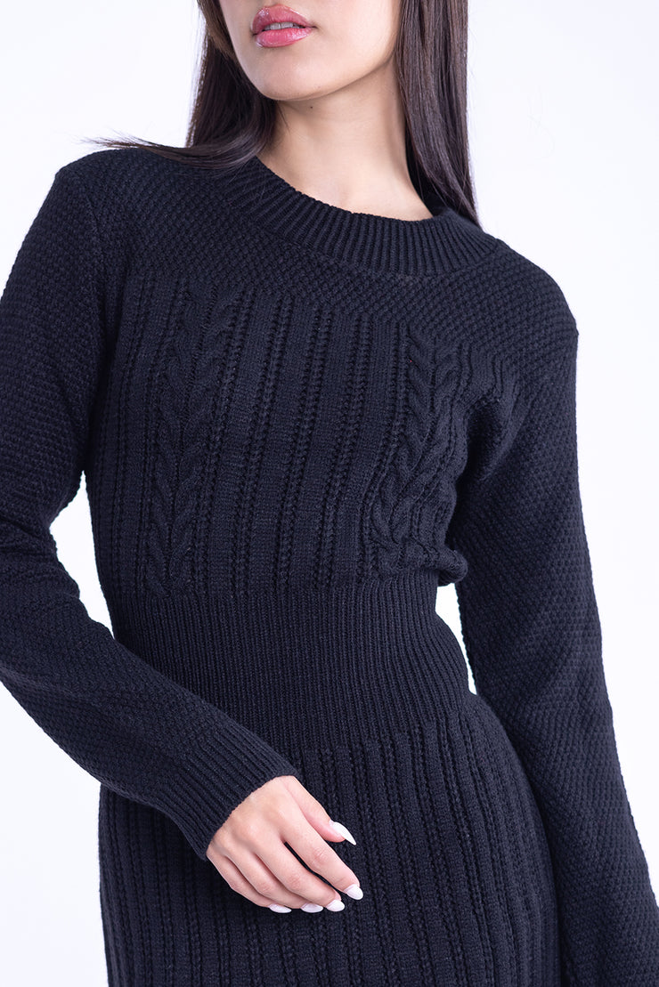 Vestido negro con figuras tipo tejido
