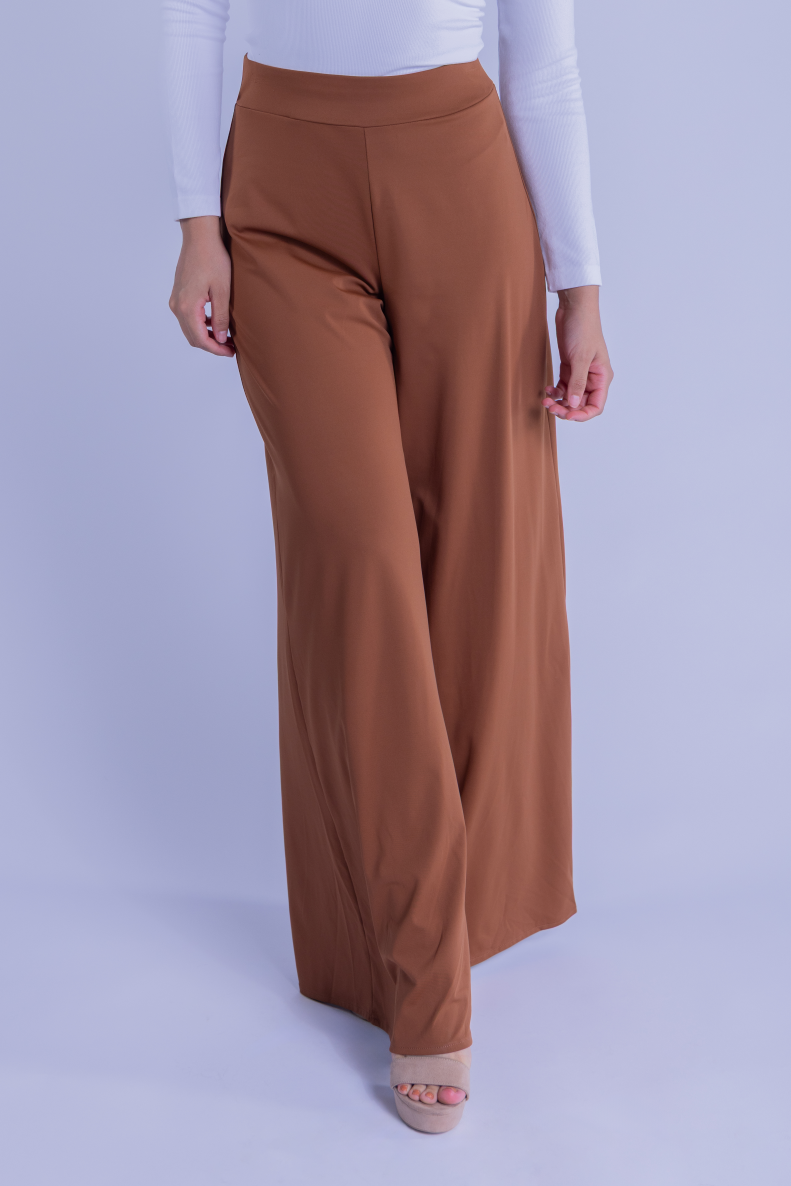 Pantalón liso con campana