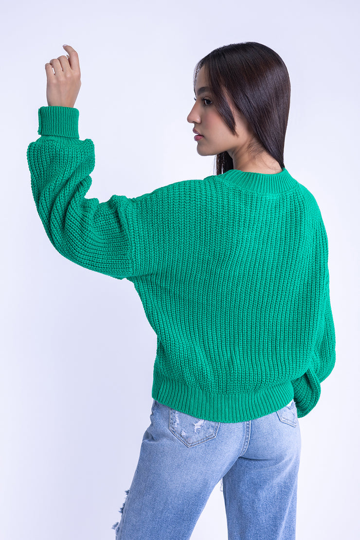 Suéter verde con mangas amplias