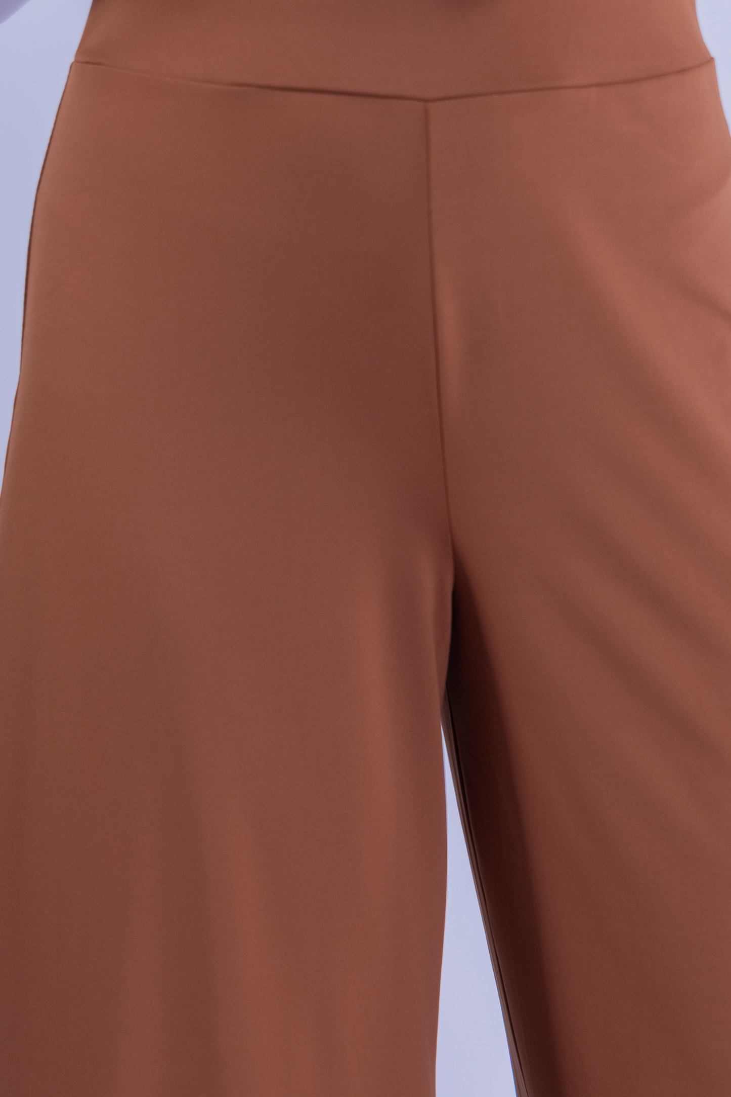 Pantalón liso con campana