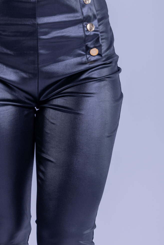 Malla negra semi tornasol con botones decorativos