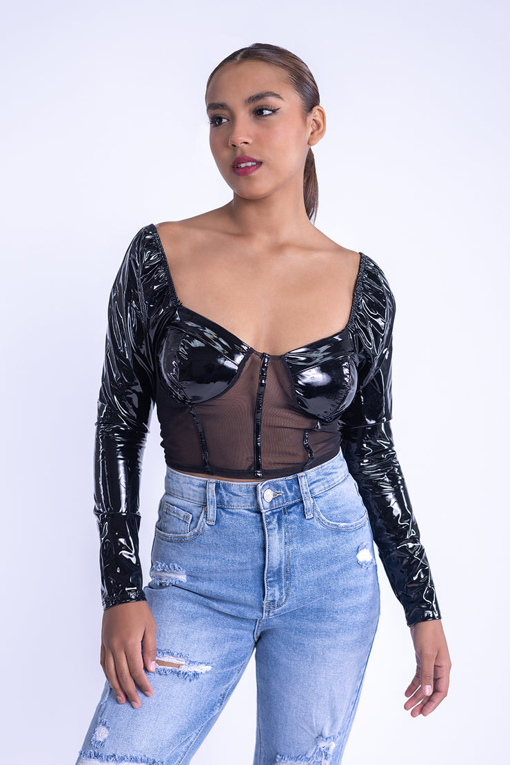 Crop top negro de vini piel con copas