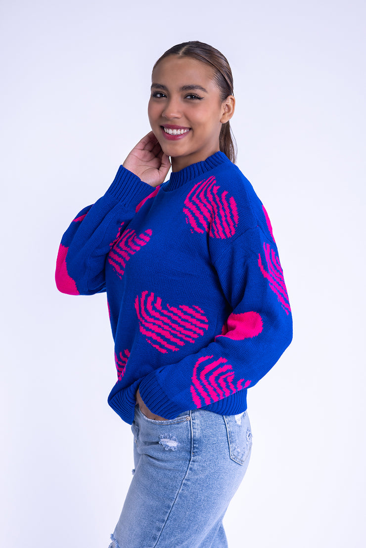 Suéter morado con corazones rosas