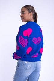 Suéter morado con corazones rosas