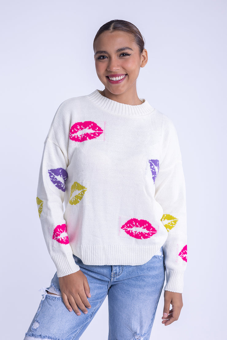 Suéter blanco con decoraciones de labios