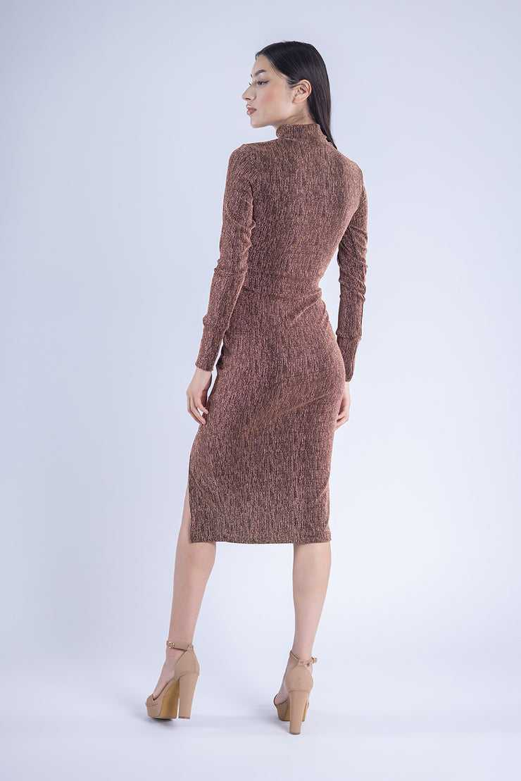 Vestido con destellos cuello de tortuga