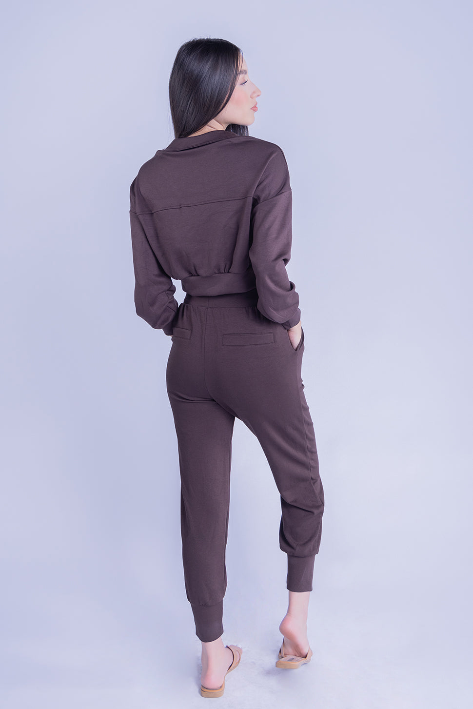 Conjunto cafe de sudadera con ziper y pantalonera