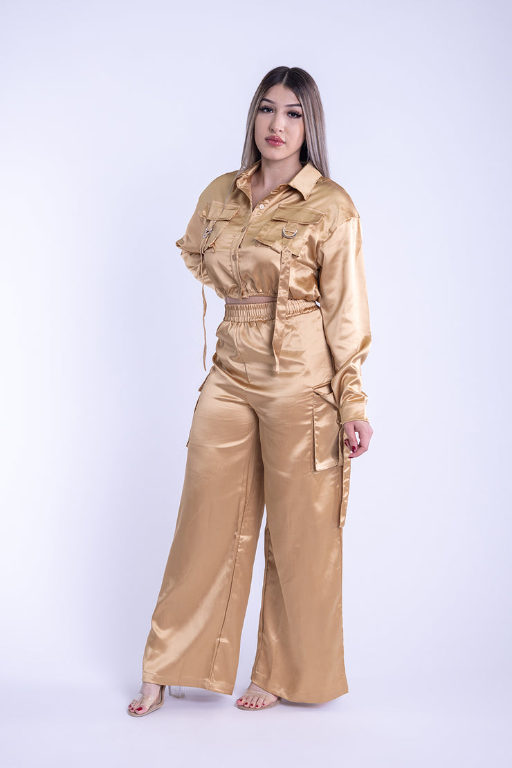 Conjunto satinado de top y pantalón