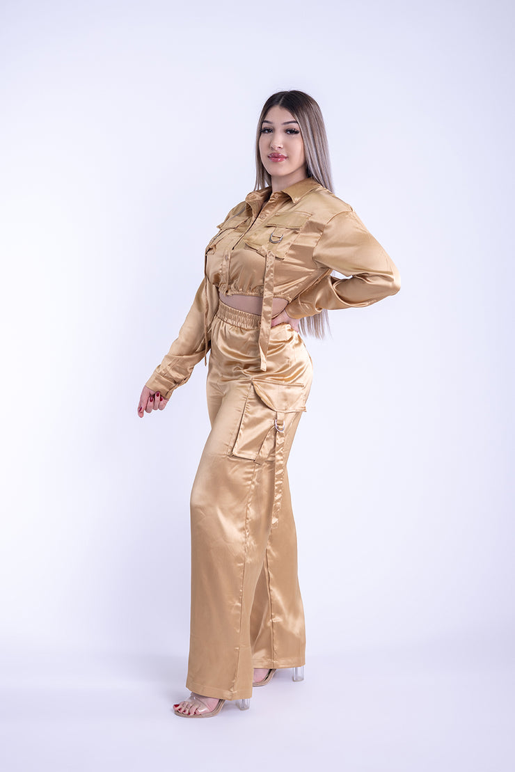 Conjunto satinado de top y pantalón