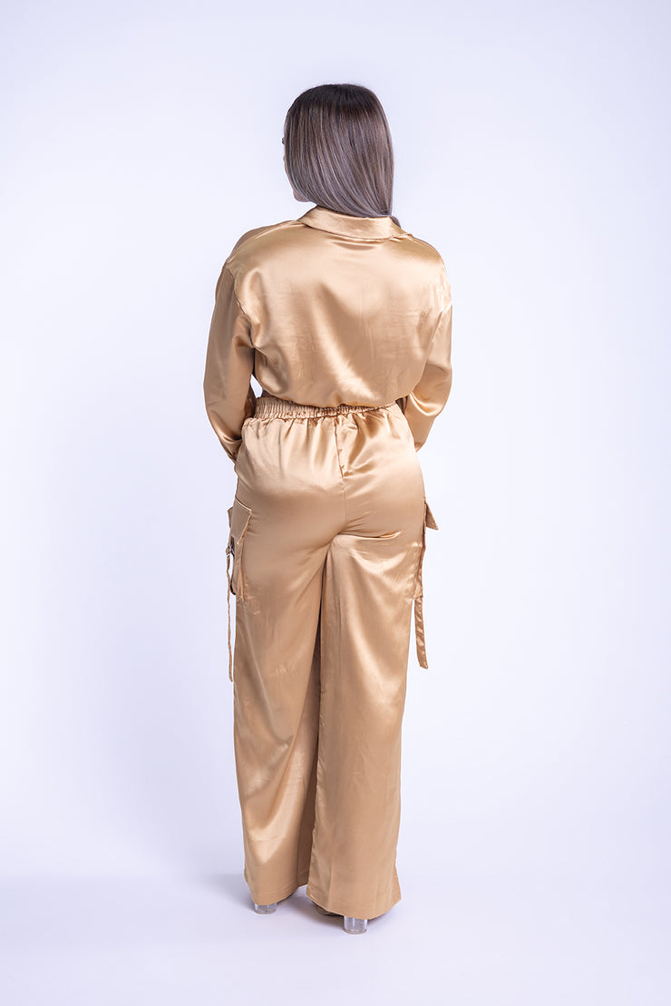 Conjunto satinado de top y pantalón