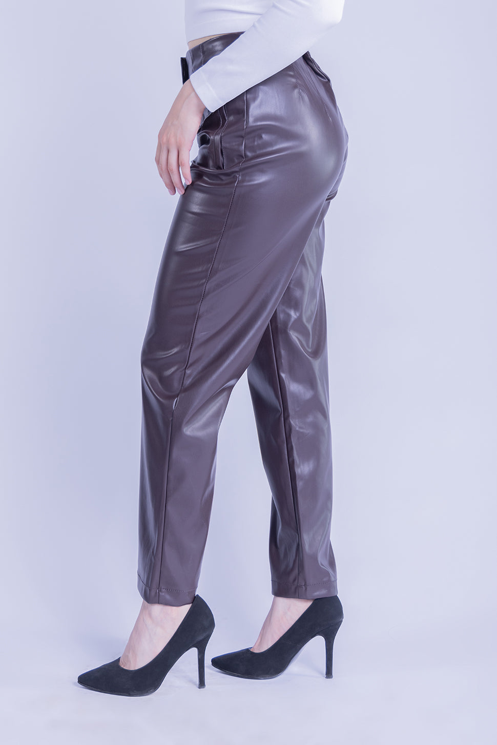 Pantalon de vinipiel con pinzas
