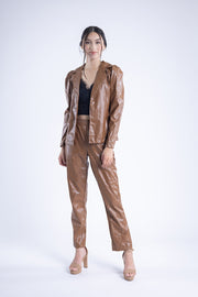 Conjunto de vinipiel de saco y pantalón