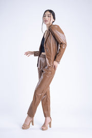 Conjunto de vinipiel de saco y pantalón
