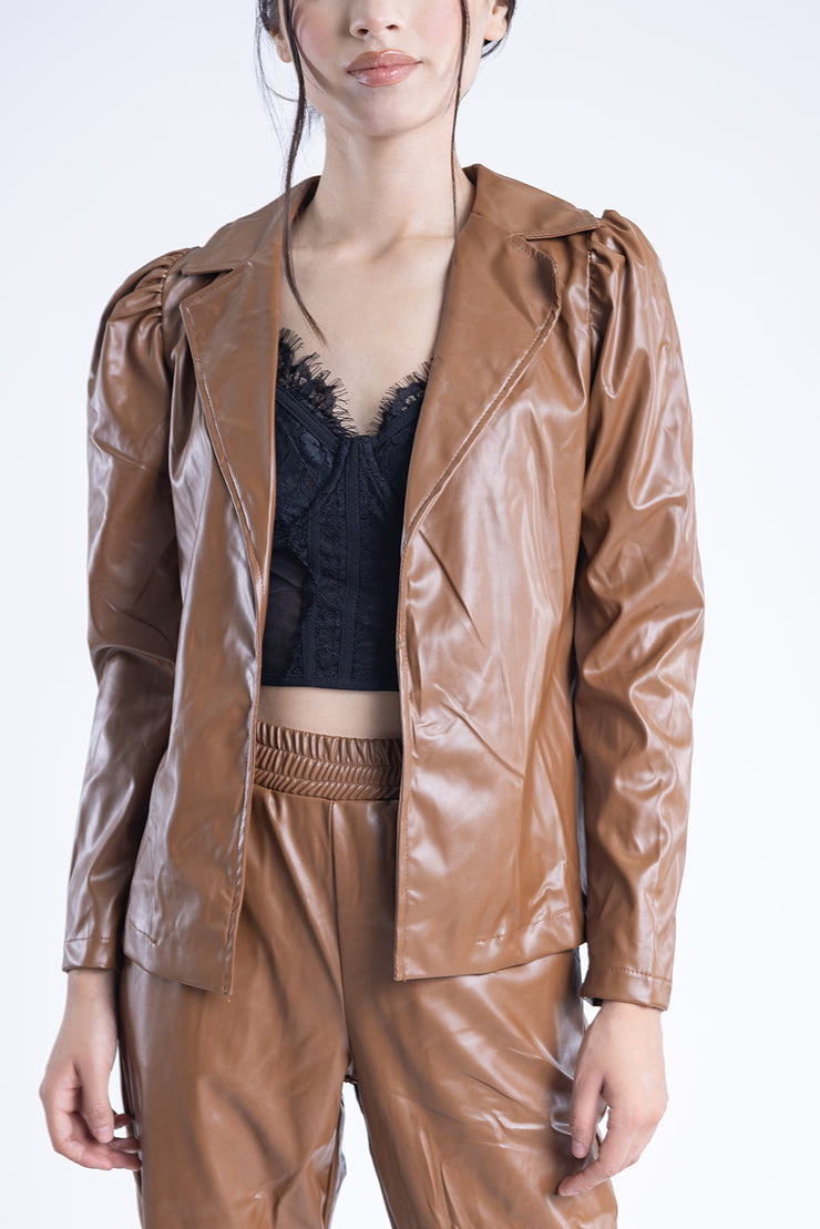 Conjunto de vinipiel de saco y pantalón