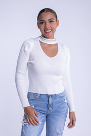 Blusa blanca acanalada de diamantes con cuello