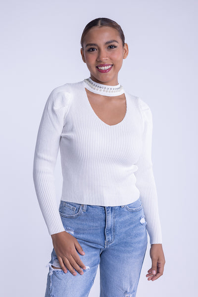Blusa blanca acanalada de diamantes con cuello